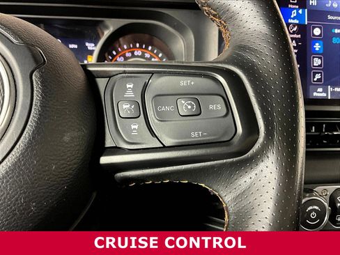 Used 2024 Jeep Gladiator Mojave AWD/4WD image 11