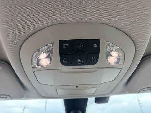 Used 2018 Chrysler Pacifica Touring-L image 25