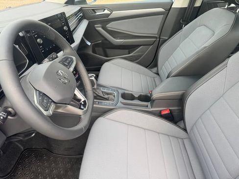 New 2026 Volkswagen Jetta SE FWD image 7