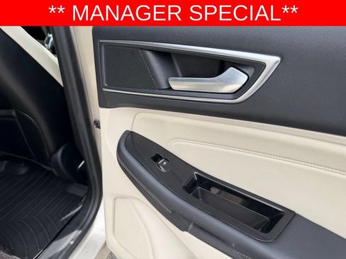 Used 2018 Ford Edge Titanium FWD image 35
