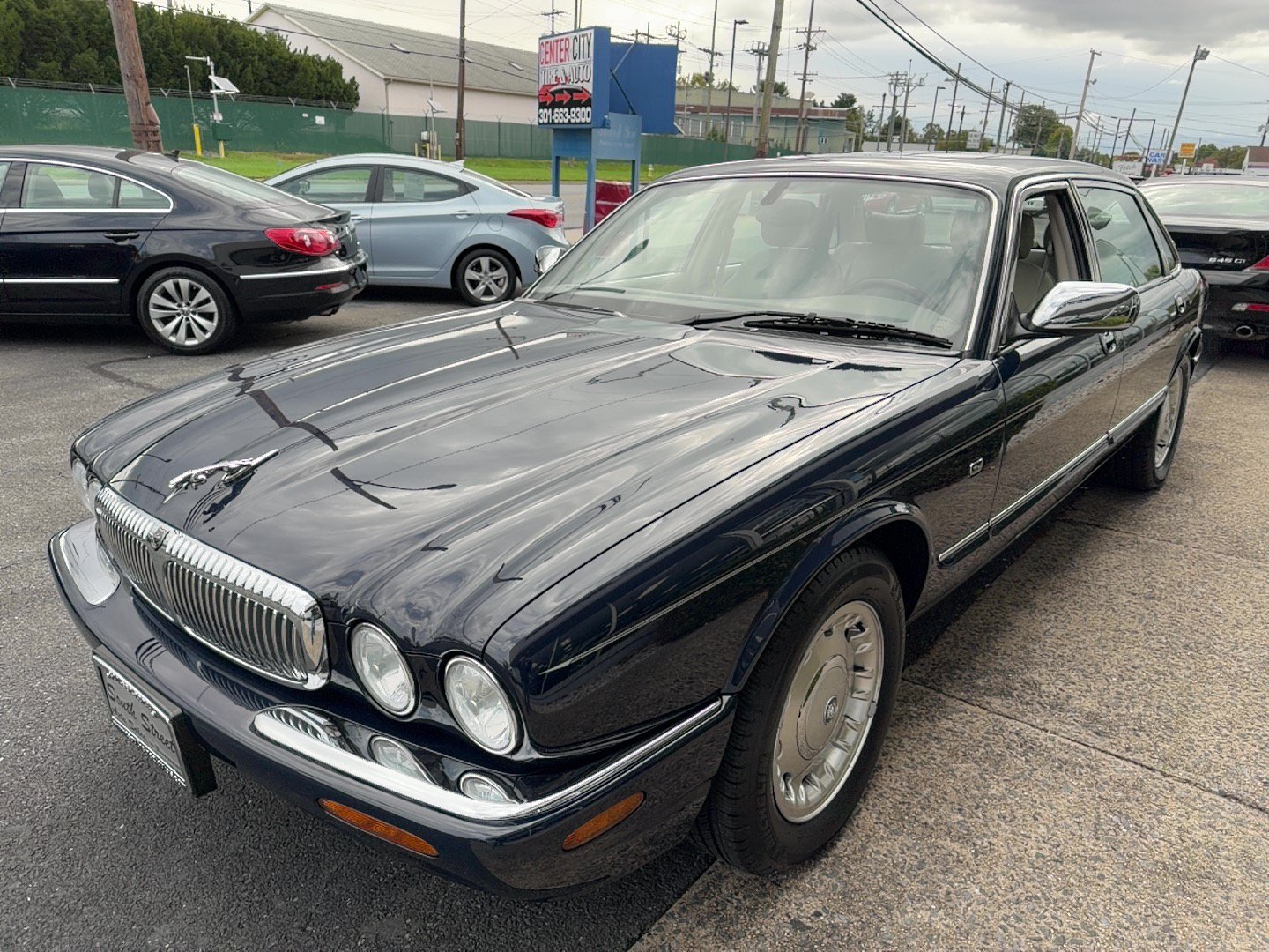Used 2000 Jaguar XJ RWD image 5