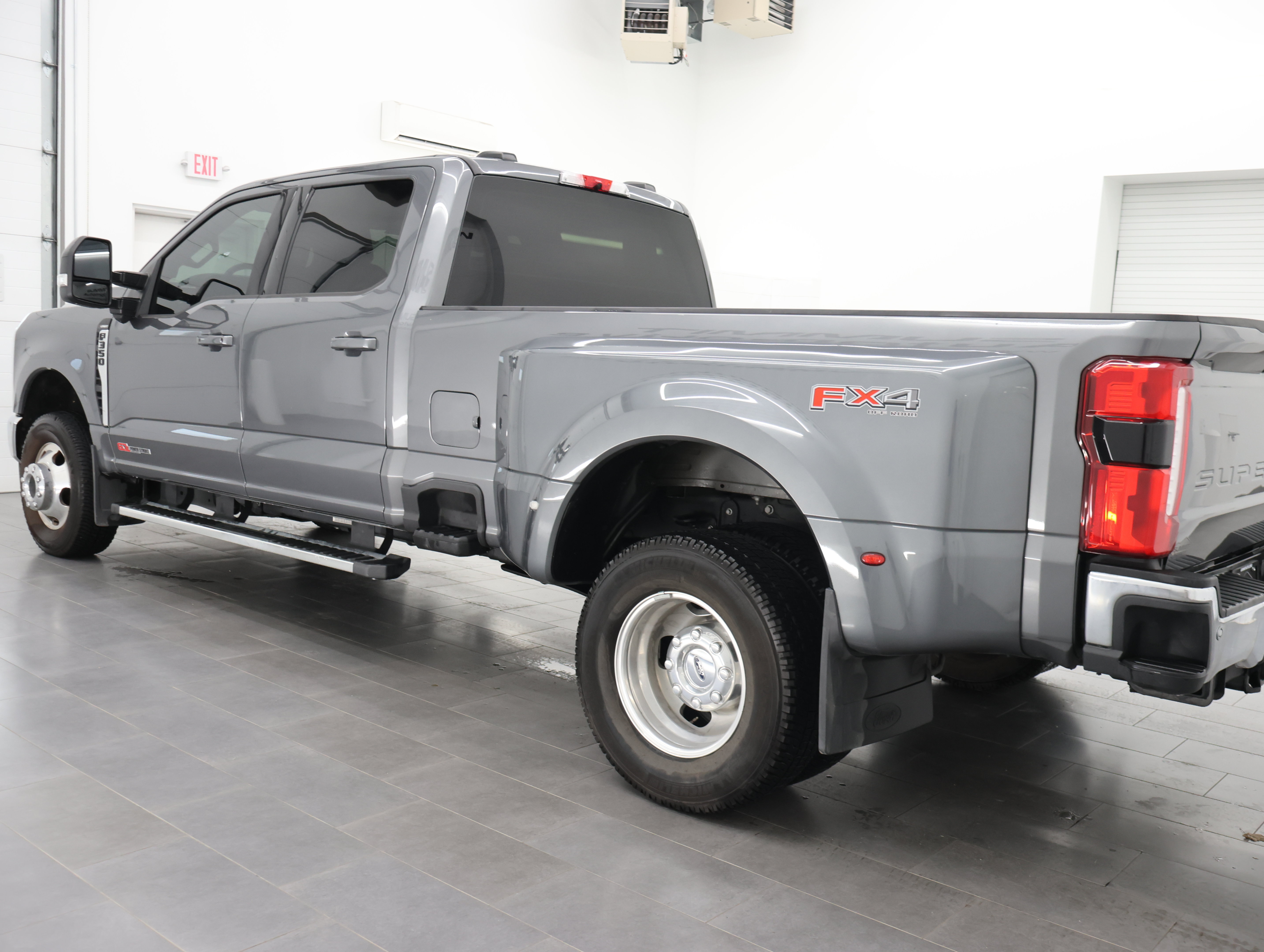 Used 2025 Ford F350 Lariat AWD/4WD image 5