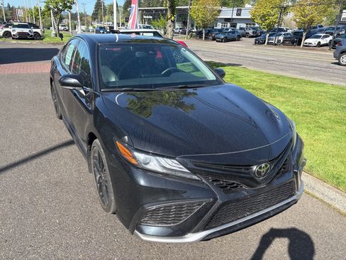 Used 2022 Toyota Camry XSE FWD image 3