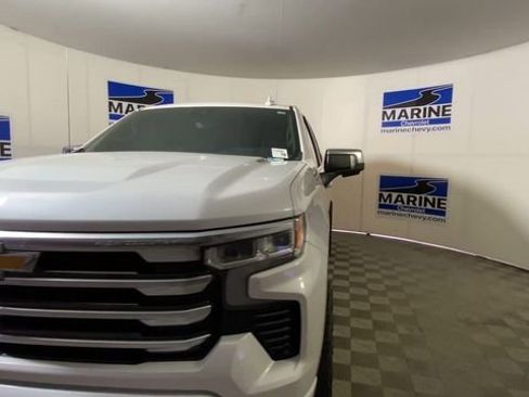 Used 2023 Chevrolet Silverado 1500 High Country w/ High Country Premium Package AWD/4WD image 5