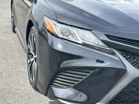Used 2020 Toyota Camry SE image 11