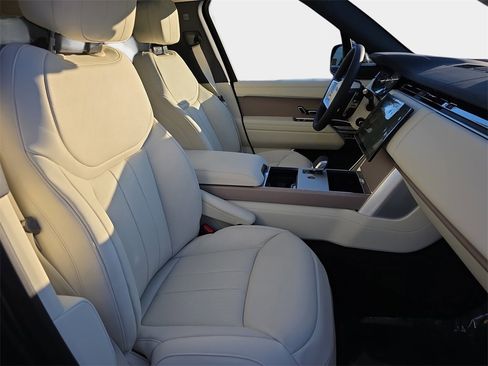 New 2026 Land Rover Range Rover SE image 10