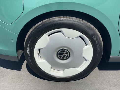 Certified 2025 Volkswagen ID. Buzz 1st Edition RWD image 6