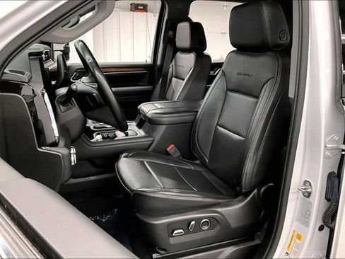 Used 2024 GMC Sierra 3500 Denali w/ Denali Reserve Package AWD/4WD image 24