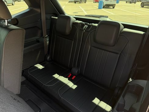 Used 2022 Volkswagen Tiguan SE R-Line FWD image 32