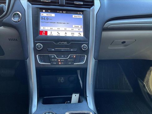 Used 2019 Ford Fusion SE image 31