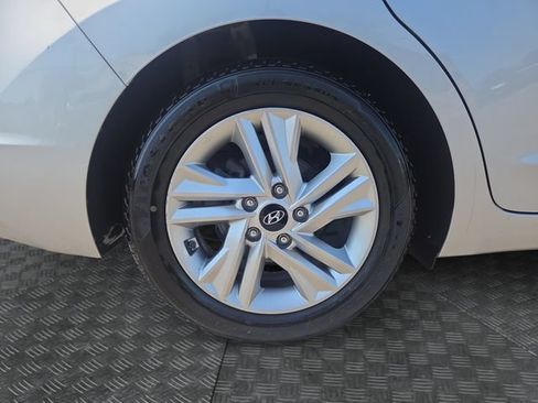 Used 2020 Hyundai Elantra SEL FWD image 34