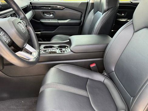 Used 2024 Honda Pilot Touring image 9