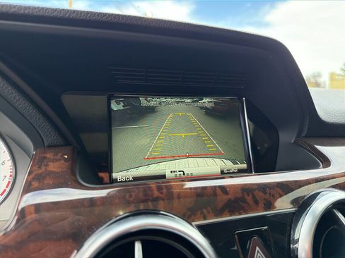 Used 2015 Mercedes-Benz GLK 350 4MATIC image 35