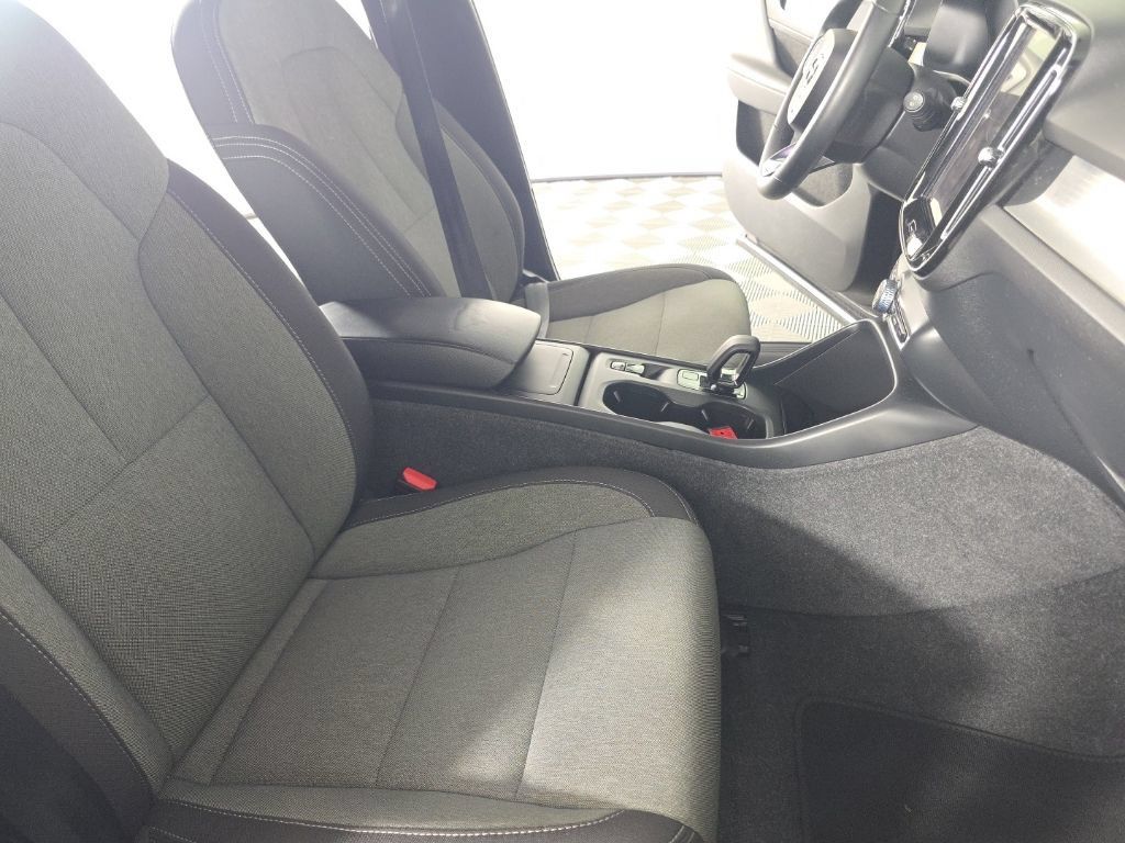 Used 2024 Volvo XC40 B5 Core AWD/4WD image 37