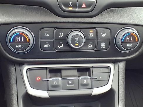 Certified 2022 GMC Terrain SLT w/ Infotainment Package II image 24