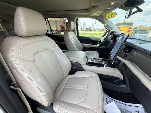 Used 2024 Ford Expedition Limited AWD/4WD image 26