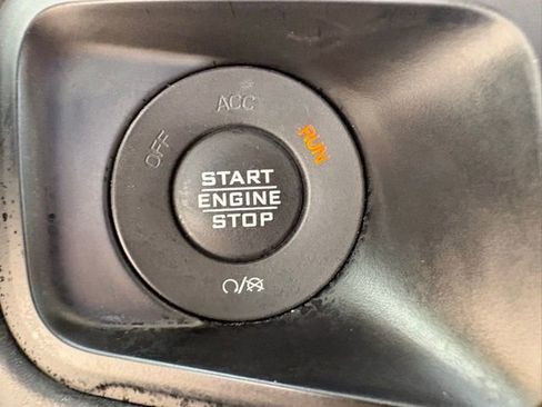 Used 2025 Jeep Wrangler Unlimited Rubicon w/ Convenience Group AWD/4WD image 23