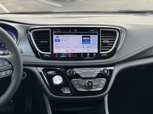 New 2026 Chrysler Pacifica Select image 16