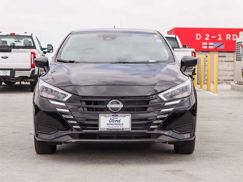 Used 2025 Nissan Versa S w/ Trunk Package FWD image 2