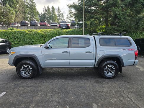 Used 2019 Toyota Tacoma TRD Off-Road w/ Technology Package image 6