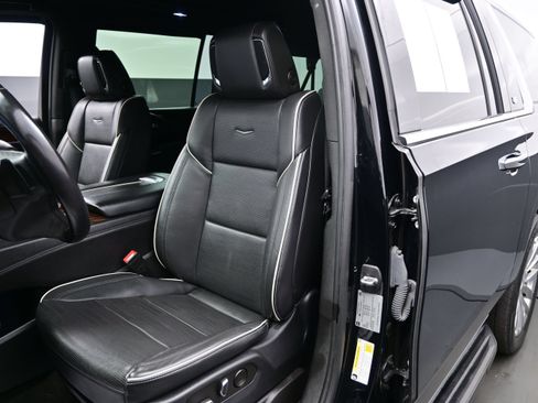 Used 2023 Cadillac Escalade ESV Premium Luxury AWD/4WD image 13