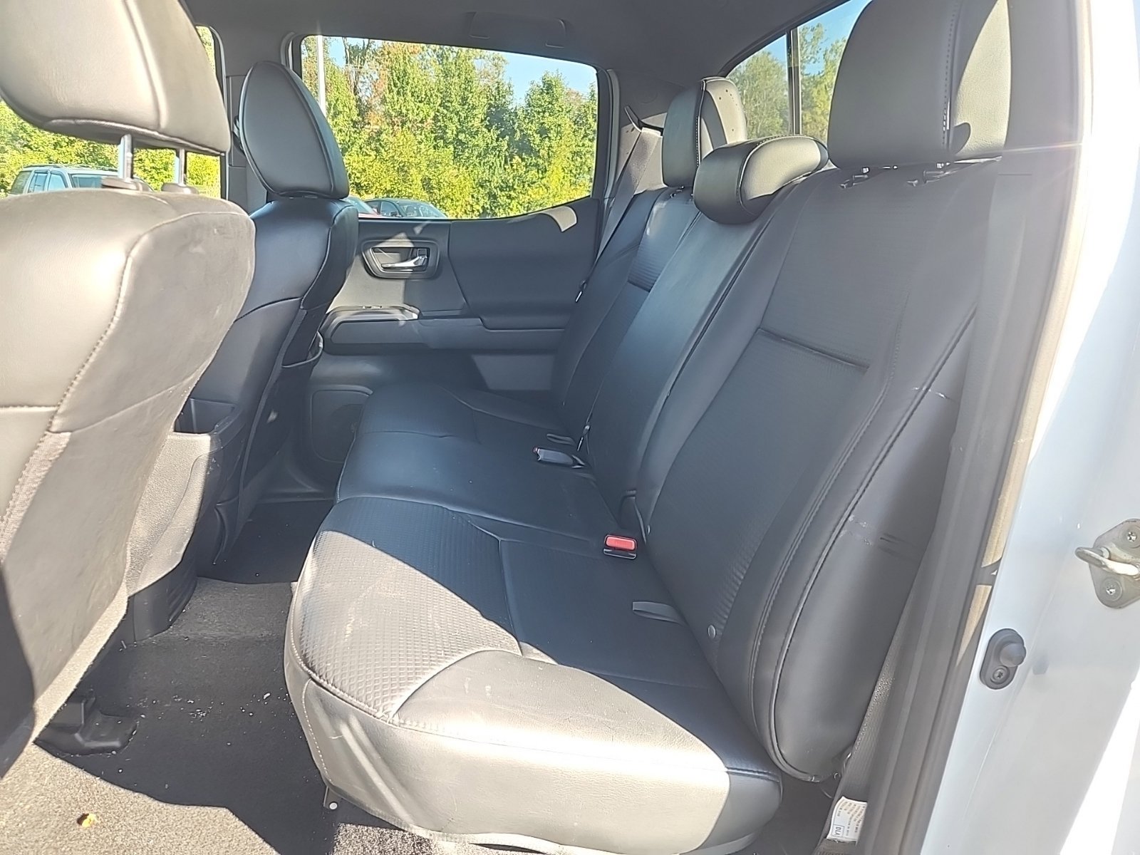 Used 2019 Toyota Tacoma TRD Sport AWD/4WD image 2