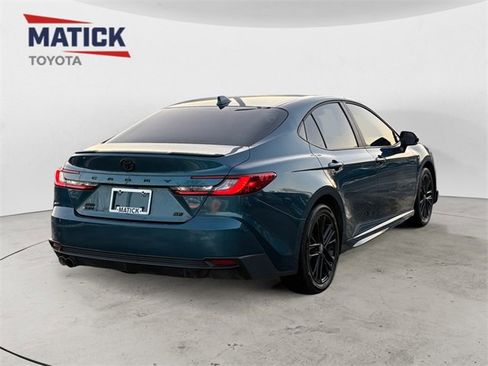 Used 2025 Toyota Camry SE image 7
