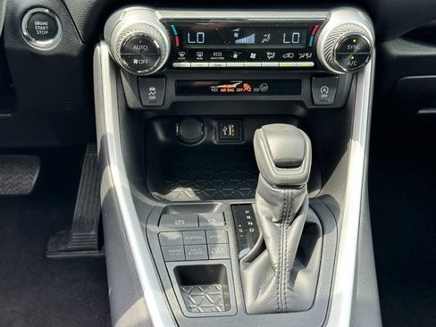 Used 2025 Toyota RAV4 XLE AWD/4WD image 16