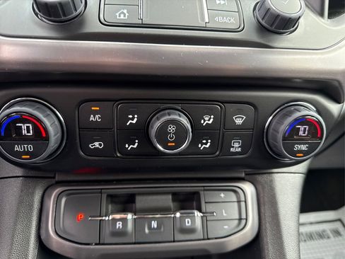 Used 2023 GMC Acadia AT4 image 31