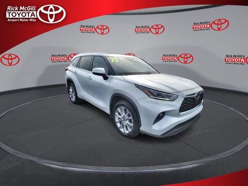 Used 2022 Toyota Highlander Limited AWD/4WD image 2