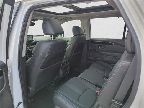 Used 2023 Honda Pilot Touring image 18