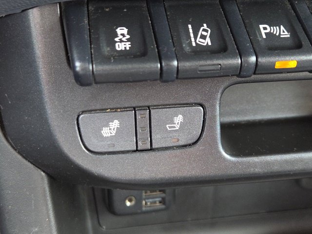 Used 2022 Chevrolet Colorado Z71 w/ Trail Boss Package AWD/4WD image 38
