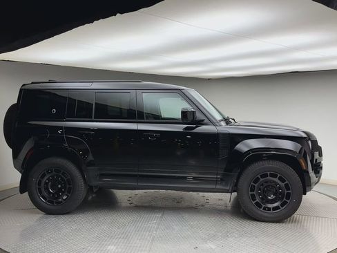 New 2026 Land Rover Defender 110 OCTA image 9