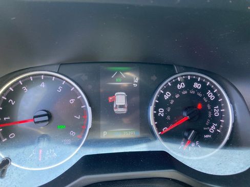 Used 2022 Toyota RAV4 XLE image 19