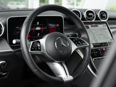 Used 2024 Mercedes-Benz GLC 300 4MATIC image 11