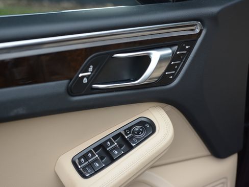 Certified 2026 Porsche Macan AWD/4WD image 14