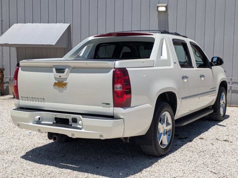 Used 2012 Chevrolet Avalanche LTZ AWD/4WD image 5