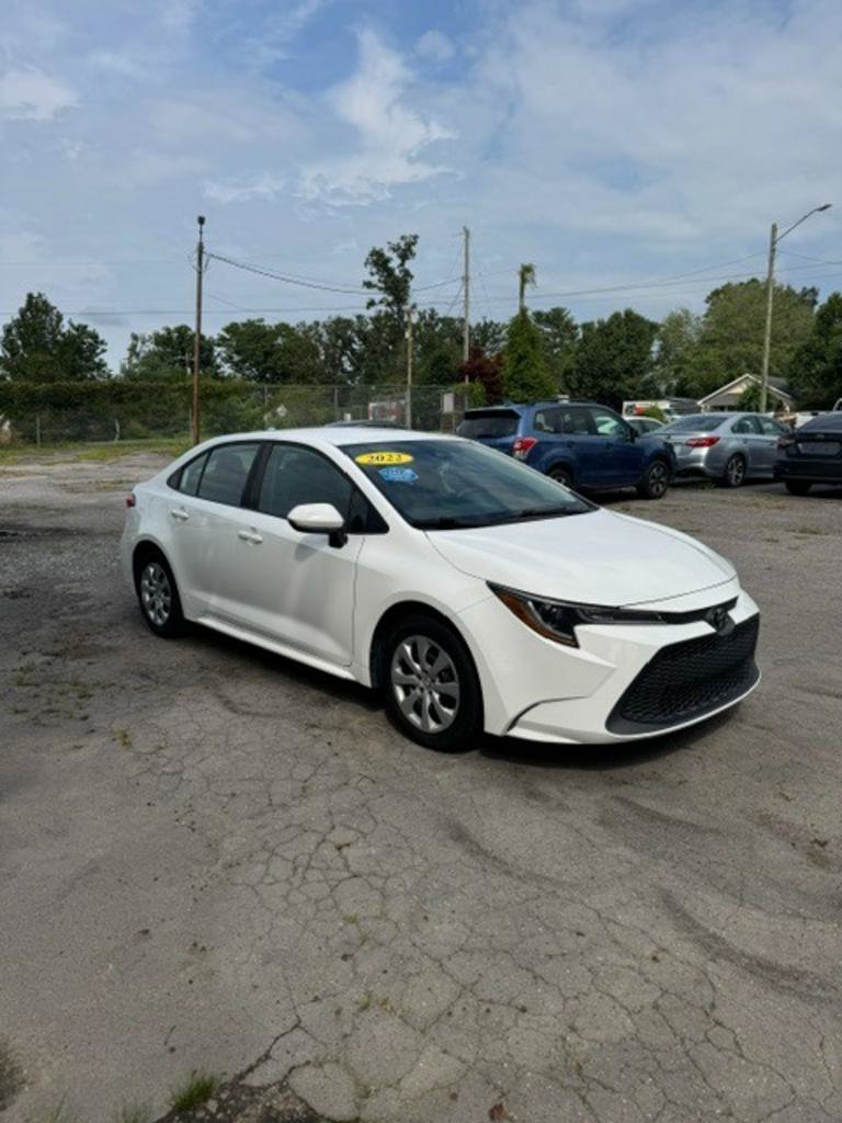Used 2022 Toyota Corolla LE FWD image 3