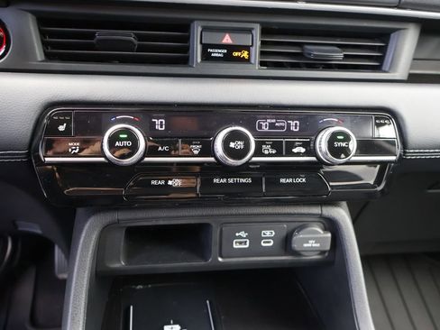 Certified 2023 Honda Pilot Touring image 24
