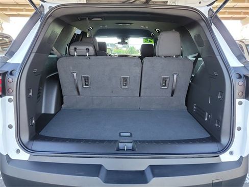Used 2023 Chevrolet Traverse LT image 29