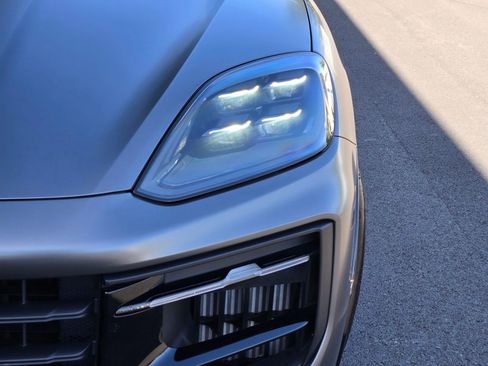 Certified 2025 Porsche Cayenne GTS AWD/4WD image 12