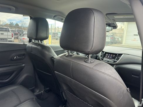 Used 2018 Chevrolet Trax LT w/ LT Convenience Package image 17