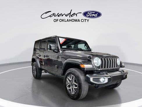 Used 2025 Jeep Wrangler Unlimited Sahara AWD/4WD image 2