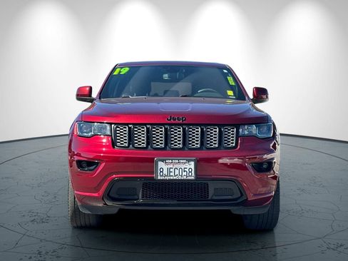 Used 2019 Jeep Grand Cherokee Altitude AWD/4WD image 9