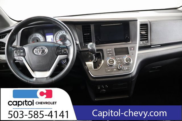 Used 2016 Toyota Sienna SE FWD image 14
