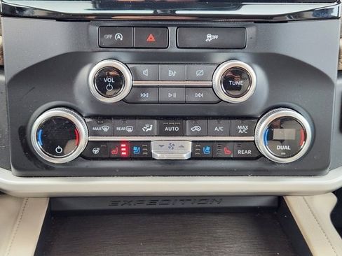 Used 2024 Ford Expedition Max Limited image 16