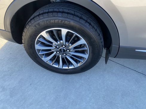 Used 2021 Lincoln Nautilus FWD w/ Equipment Group 101A image 5