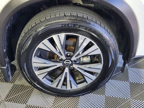 Used 2023 Nissan Rogue SV FWD image 9