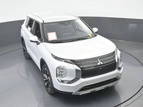 Used 2023 Mitsubishi Outlander SE image 62