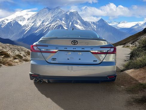 Used 2025 Toyota Camry SE image 4